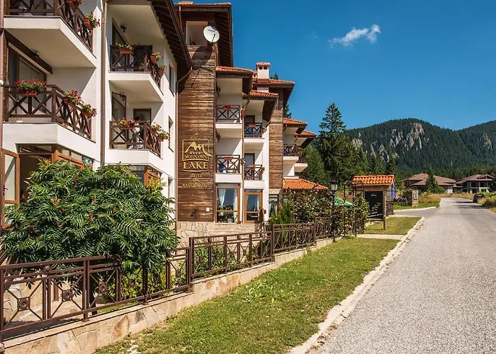 By Mountain Lakes 2* Ezerovo (Smolyan)